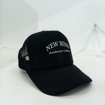 Καπέλο Jockey NEW MIND Μαύρο με Λευκά Γράμματα και Διάτρητο Πίσω Μέρος | NM001