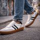 Ανδρικά παπούτσια Sneakers Λευκά με Μαύρες Ρίγες & Gum Σόλα